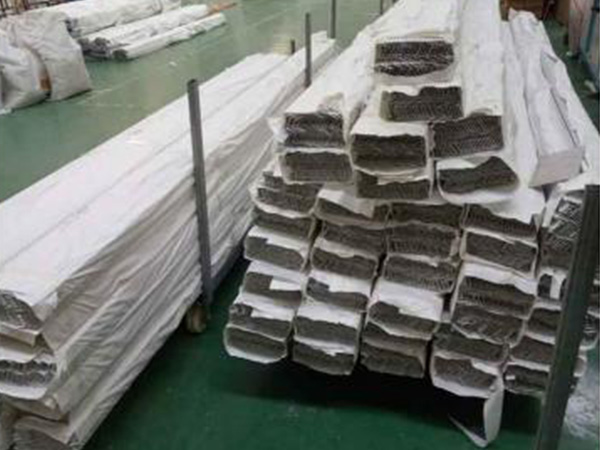 鋁型材邊角線生產(chǎn)現(xiàn)場