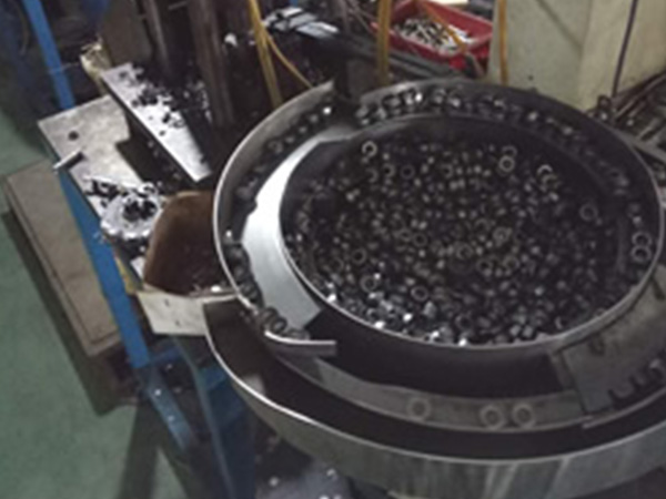 淮龍專用內(nèi)膨脹螺絲生產(chǎn)組裝車間